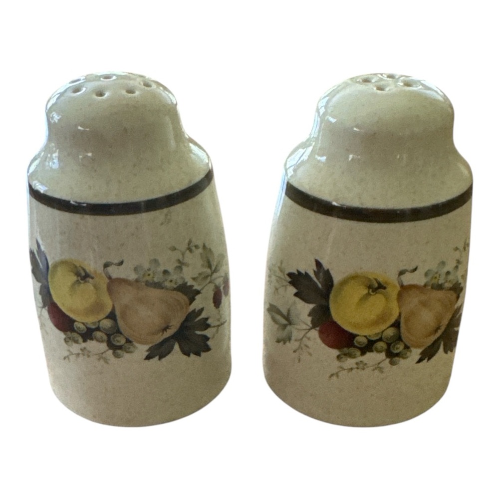 Cornwall (Rim, Double Green Trim)
by ROYAL DOULTON Salt & Pepper Set